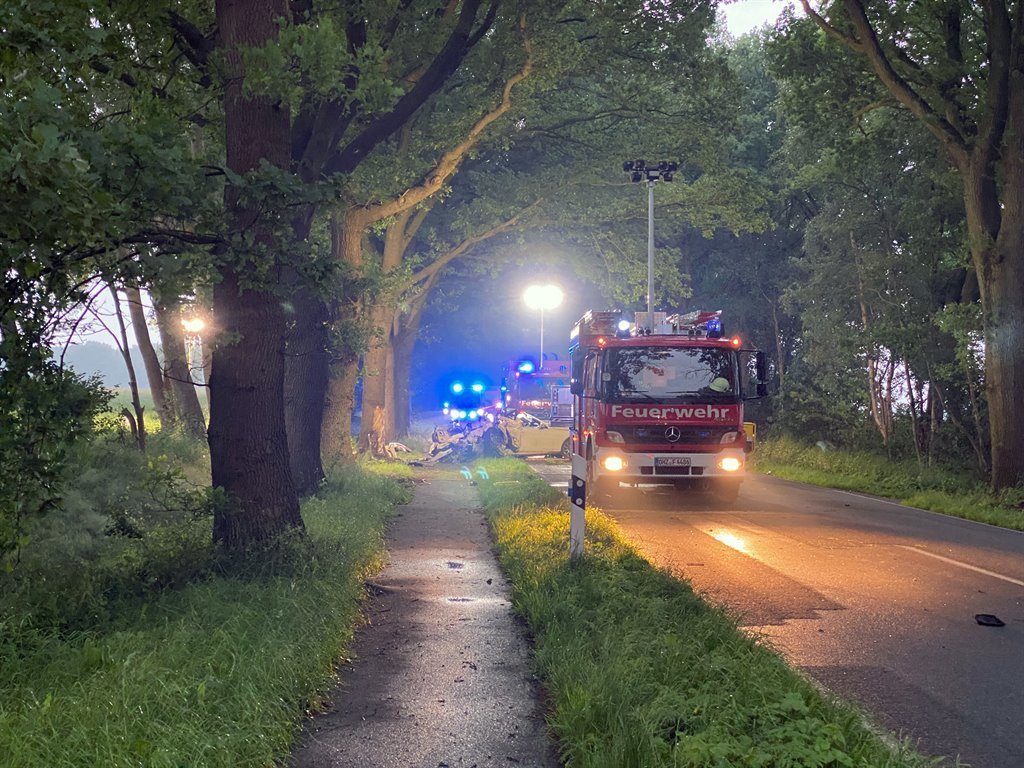 Schwerer Unfall - Feuerwehr Mit Sechs Fahrzeugen Im Eisatz ...