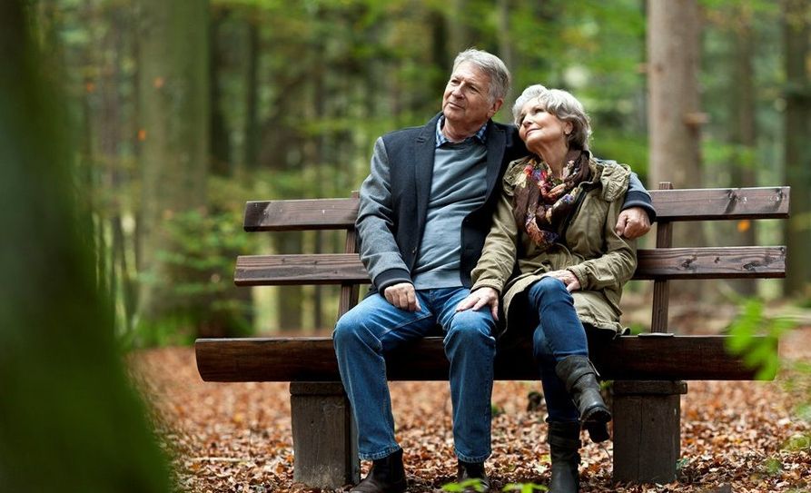 Ein Besuch im Wald oder am Baumgrab hilft dabei, die Trauer über den Verlust eines Verstorbenen zu verarbeiten.  Foto: djd/FriedWald