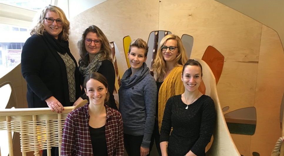 Das Team um Kitaleiterin Helga Ogiermann-Girke (oben links). Die Namen ihres bisherigen Teams lauten: Tanja Tiedtke, Tina Otten, Cornelia Grüne, Tabea Tod, Marie-Christin Schultz. Drei weitere Kolleginnen fehlen auf dem Bild.  Foto: eb