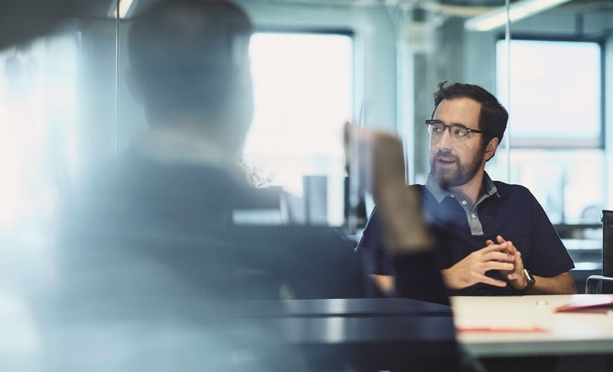 Wer einen Jobwechsel braucht, sollte das Gespräch mit einem Personaldienstleister suchen.
 Foto: txn