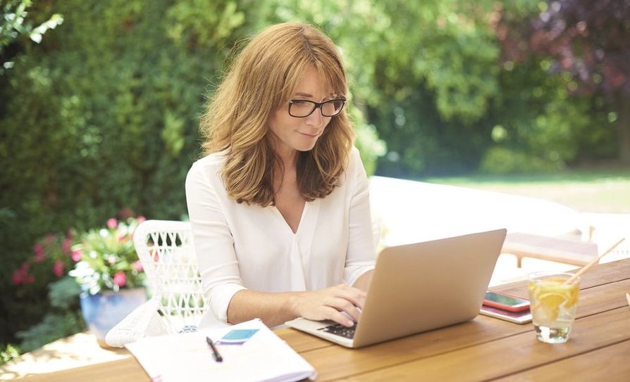 Der digitale Arbeitsplatz ermöglicht mehr Freiraum und Flexibilität beispielweise im Homeoffice. Gleichzeitig sind Arbeitnehmer gefordert, mit dem Fortschritt mitzuhalten.  Foto: sepi/Fotolia