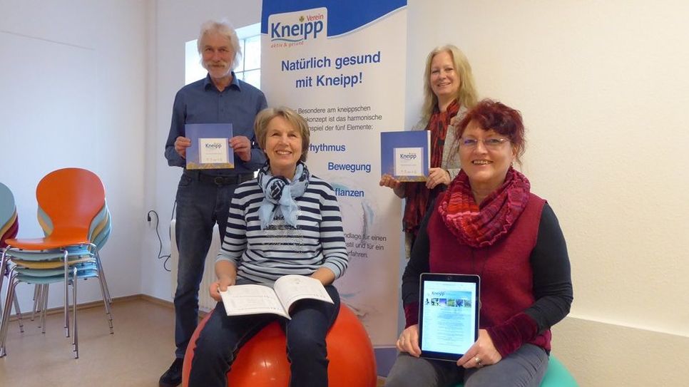 Gerda Büntemeyer, Angelika von Hollen, Margrit Witt und Gerhard Krümpelbeck (v.re.) stellen das neue Kneipp-Programm 2019 vor.  Foto: hc