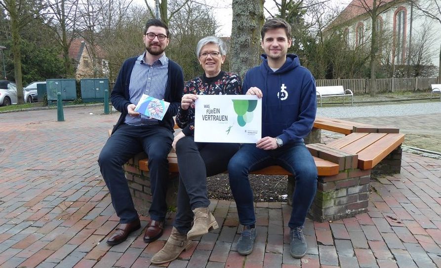 Florian Kubiczek, Jutta Rühlemann und Tony Sinke (v. li.) werben für die Teilnahme am diesjährigen Kirchentag.  Foto: hc