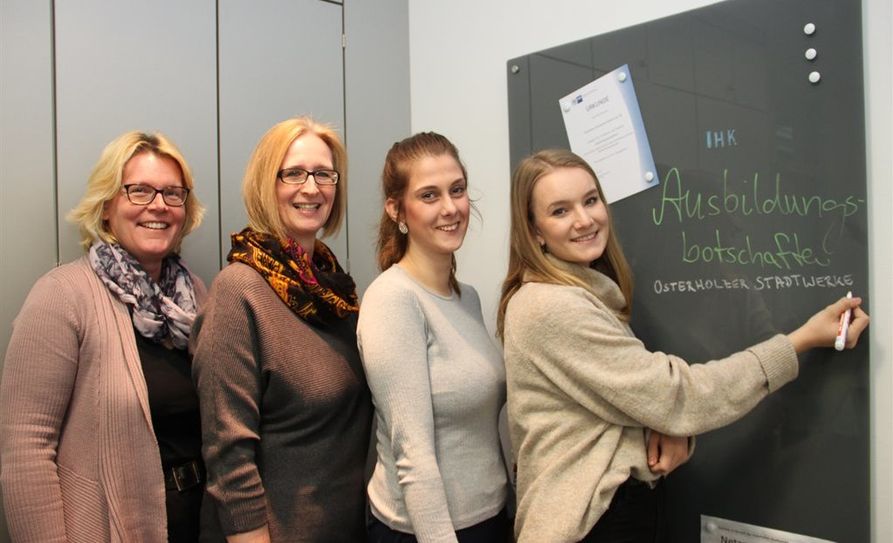 Die Ausbilderin des regionalen Energieversorgers sieht in dem Projekt eine gute Möglichkeit, um die Schüler aus „erster Hand“ über den Weg von der Schule zur Ausbildung zu informieren. Foto: (eb)