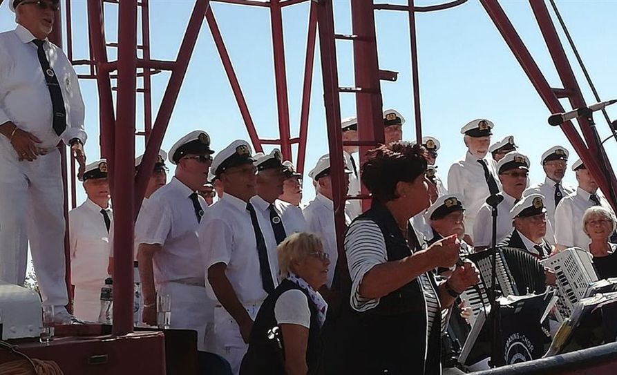 Mittlerweile besteht der Seemanns-Chor Vegesack e.V. seit 25 Jahren. Am 7. April ist er zu Gast im Hamme Forum Ritterhude und präsentiert Shantys zum Mitsingen.  Foto: Birgit Kropp