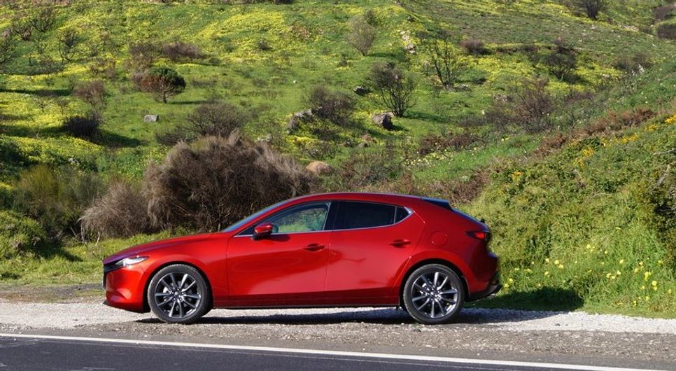 Die Neuauflage des Kompaktmodells leitet eine neue Mazda Ära ein. Der neue Mazda3 besticht mit klaren Linien und vielen Extras.  Fotos: Mirko Stephan/Mazda