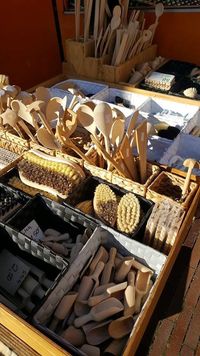 Auf den Ständen beim Ladenhütermarkt gibt es jede Menge zu entdecken und zu shoppen. Fotos: eb