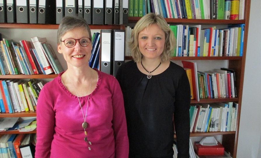 Damit bei einer Trennung nicht die Kinder leiden, bieten Sabine Schneider, Diplom-Sozialarbeiterin, und Diplom Sozialpädagogin Jenny Homfeldt (v.l.) einen Elternkurs an. Foto: eb