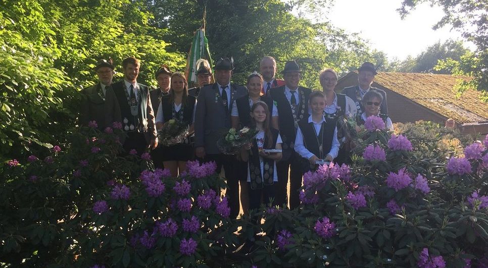 Die amtierende Königsfamilie in Hesedorf wird an Pfingsten noch mal richtig gefeiert, bevor sie ihr Zepter weitergeben müssen. Foto: eb