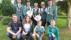 Vizekönig Nico Göttsche, Schützenkönig Heiko Fuhrken, Schützenkönigin Gabi Faß, Vizekönigin Susanne Hölling, Zaunkönig Kay Kritzler, Jugendvizekönig Lars Hennings, Jugendkönigin Laura Wellbrock, Kindervizekönig Joris Bullwinkel und Kinderkönig Domenik Poethke (v. li.).  Foto: eb