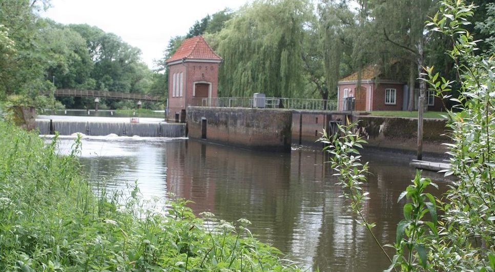 In den Handlungsempfehlungen zum Projekt „Oste-Tor-Bremervörde“ werden der Erhalt und die Ertüchtigung von Ostewehr und Schleusenanlagen vorgeschlagen.  Foto: sla