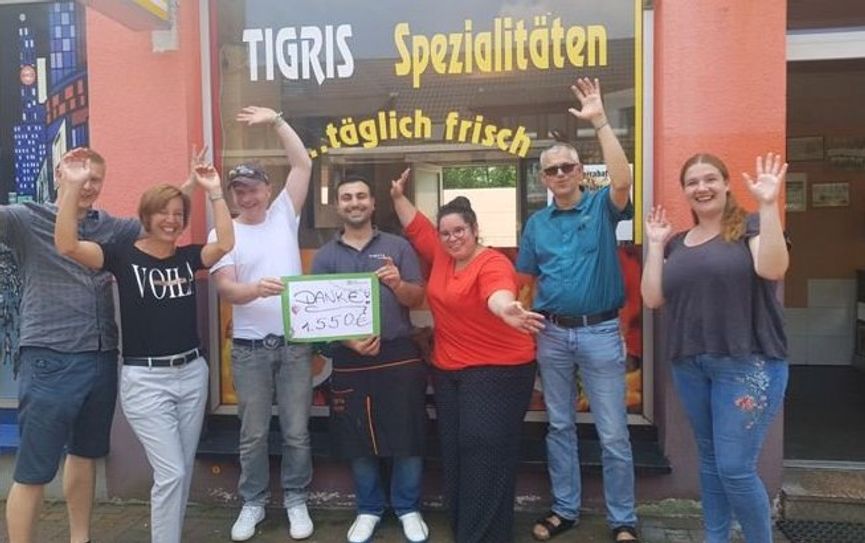 Über 700 Döner an einem Tag zugunsten des SOS-Kinderdorfes Worpswede verkauft: die Tigris Döner Familie.  Foto: eb