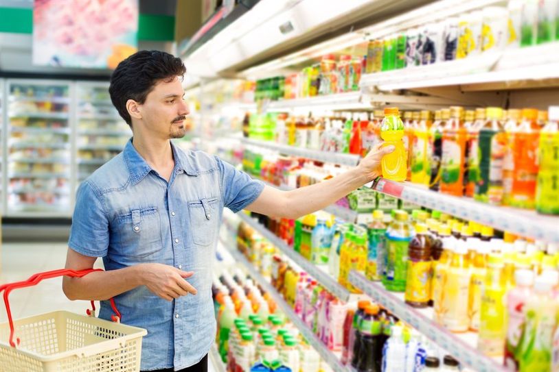 Glas, Plastik, Dose oder Verbundstoff? Viele Verbraucher sind verunsichert, welche Getränkeverpackung am besten für die Umwelt ist. Foto: djd/Emil die Flasche/Korta - stock.adobe.com