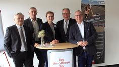 Erich Gajdzik (v.l.), Ernst Müller, Viola Rickel, Rüdiger Melzer und Detlev Fischer beim offiziellen Start des Katasteramten in den neuen Räumen.  Foto: ls