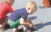 Vor allem für die Kleinen gibt es am Samstag wieder die lustigen Erntsepiele im Osterholzer Festzelt. Foto: Archiv/ek
