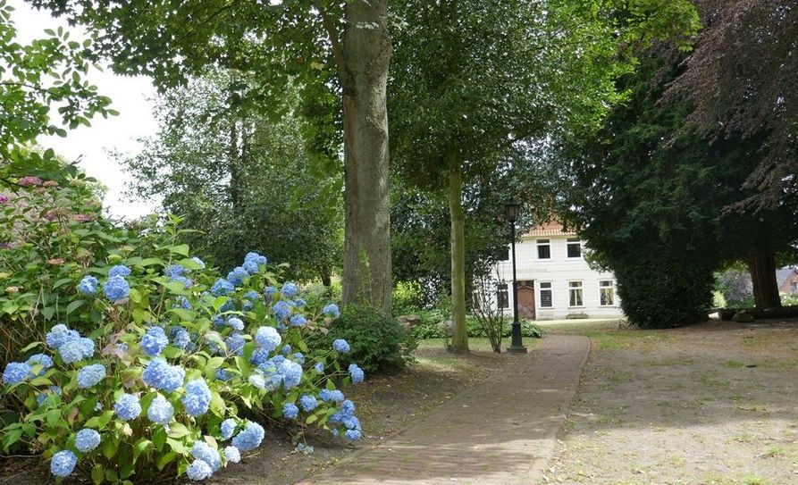 Der Museumsgarten befindet sich auf einem herrlichen, parkähnlichen Gelände. Foto: eb