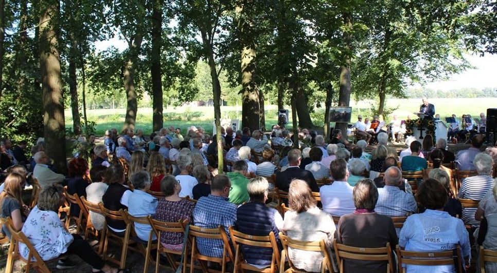 Schriftlesung, Gebet und Abkündigungen sowie die weitere Begleitung durch das Missionsfest übernimmt Pastor Thomas Riesebeck aus der Kirchengemeinde Grasberg.  Foto: eb