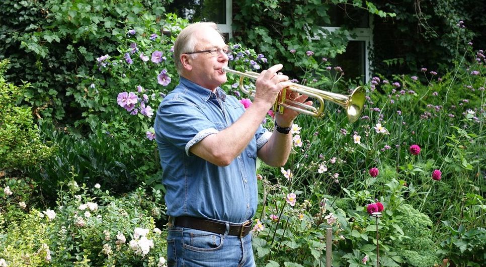 Seit zwei Jahren gibt Dirgent  Klaus-Otto Ahrens beim Posauenchor Beverstedt-Lunestedt den Ton an.  Foto: khe