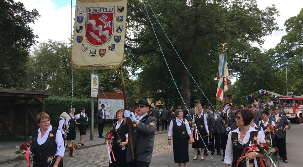 In Borgfeld bricht bereits die fünfte Jahreszeit an. Das Schützenfest ist ein großes Highlight der Region mit einem Rummel, der seinen Namen noch verdient.  Foto: eb