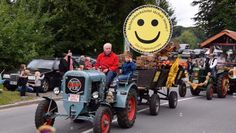 Scharmbeckstotel lächelt immer: Jedes Jahr weiß die Dorfgemeinschaft wie man aus einem Erntefest eine ausgewachsene Party werden lässt.   Foto: eb