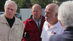 Dieter Grohs, Vorsitzender der Verkehrswacht Worpswede, leitete die Fahrübungen auf dem Parkplatz der Stadthalle an. Währenddessen fuhren zwei Fahrlehrer mit den übrigen Teilnehmern durch die Innenstadt. Foto: jm