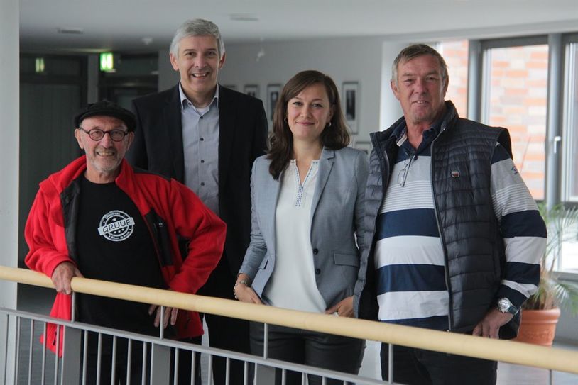 Georg Mikschl, Torsten Rohde, Marktmeisterin Tatjana Paciak und Wolfgang Teichmeier stellten das umfangreiche Programm des 271. Scharmbecker Herbstmarktes vor.  Foto: jm