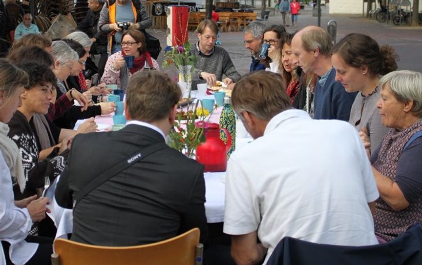 Am Donnerstagnachmittag versammelte sich ein Flashmob auf dem Marktplatz.  Foto: Jennifer Fabienne Kramer