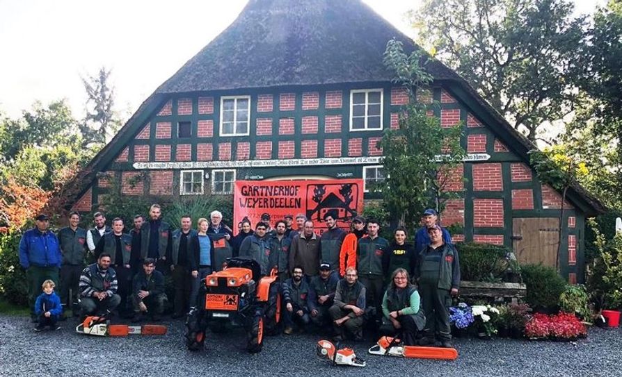 Seit 40 Jahren ein Unternehmen mit Teamgeist: Der Gärtnerhof Weyerdeelen blickt auf eine lange Tradition zurück und möchte den Betrieb im Sinne des Chefs weiterführen.  Foto: eb