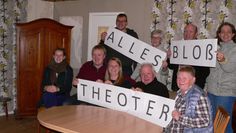 Die Laienspieler der Heimatbühne Karlshöfen freuen sich auf viele Besucher bei ihren Aufführungen der plattdeutschen Komödie „Alles bloß Theoter“.  Foto: eb