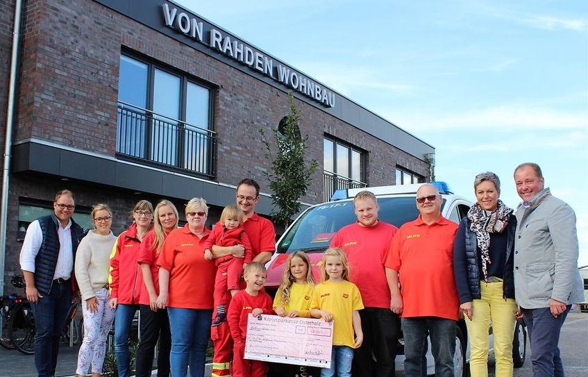 Hat zum 25. auf Geschenke verzichtet und stattdessen ein Geschenk an den DLRG gemacht: Die Firma von Rahden Wohnbau spendete für Kinderschwimmkurse.  Foto: eb