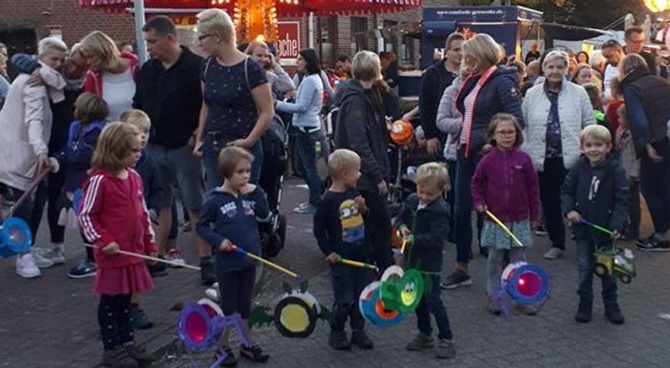 Neben dem Herbstmarkt wird an diesem Wochenende auch das Erntefest in Mulsum gefeiert. Dazu gehören tradtionelle Tänze das Einholen der Erntekrone, ein großer Ernteball sowie natürlich ein großer Erntewagenumzug.