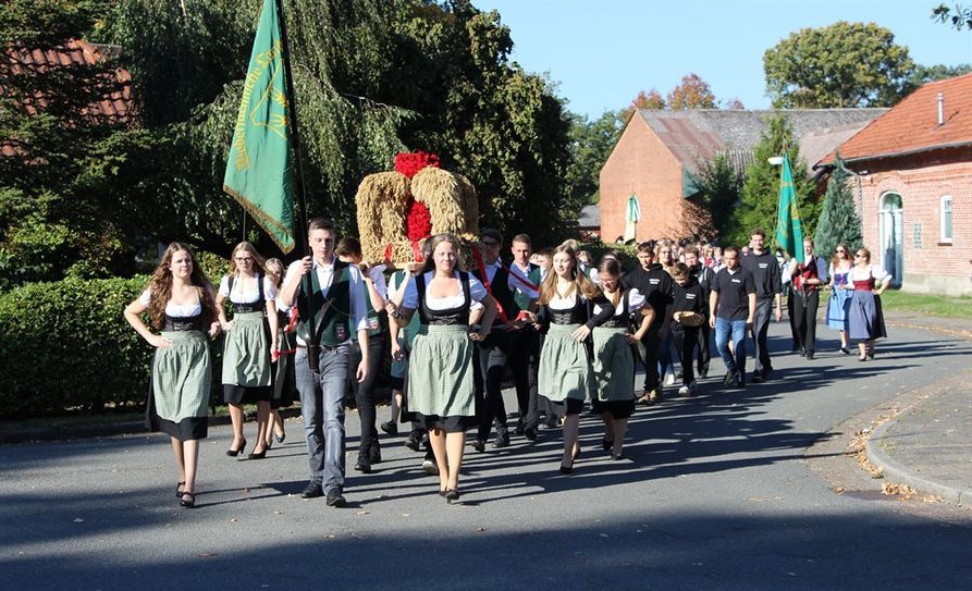 An diesem Wochenende wird in Breddorf das Erntedankfest gefeiert. Am Sonntag findet der große Erntewagenumzug statt. Foto: eb