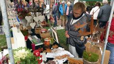 Eine bunte Vielfalt auf dem Bauern- und Staudenmarkt lockt auch in diesem Jahr wieder viele Besucher nach Kutenholz.  Foto: HuKK