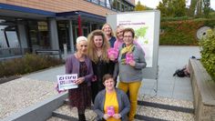 Die Gleichstellungsbeauftragten Karin Wilke, Andrea Vogelsang, Katja Lipka, Dörthe Kleppe, Heike Grotheer (v.li.) und Marie Grotheer (vorne) werben für „Gleichstellung sichtbar machen.  Foto: hc