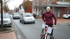 Die Straße innerorts gehört Auto wie Rad Fahrenden gleichermaßen. Foto: pvio