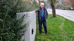 Der neue Kabelverzweiger an der Bundesstraße wurde freigeschaltet. Ortsvorsteher Wilfried Windhorst begrüßt den Breitbandausbau. Foto: khe