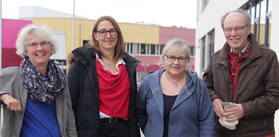 Ulrike Baumheier, Kerstin Purnhagen von der Arbeitsgemeinschaft Berufsbildung und örtliche Entwicklung, Annette Otto und Lernpate Reinhard Lodders stellten das Programm der neuen Workshopreihe vor.  Foto: jm