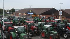 Die Landwirte haben die Nase voll davon, als Umweltverschmutzer und Tierquäler dargestellt zu werden und protestierten mit ihrem Trecker-Konvoi auch gegen die Bundespolitik von Agrarministerin Julia Glöckner.