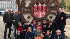 Die glücklichen Gewinner der „Fußballspaß“-Aktion konnten kürzlich ein Heimspiel vom 1. FC St. Pauli live erleben.  Foto: eb