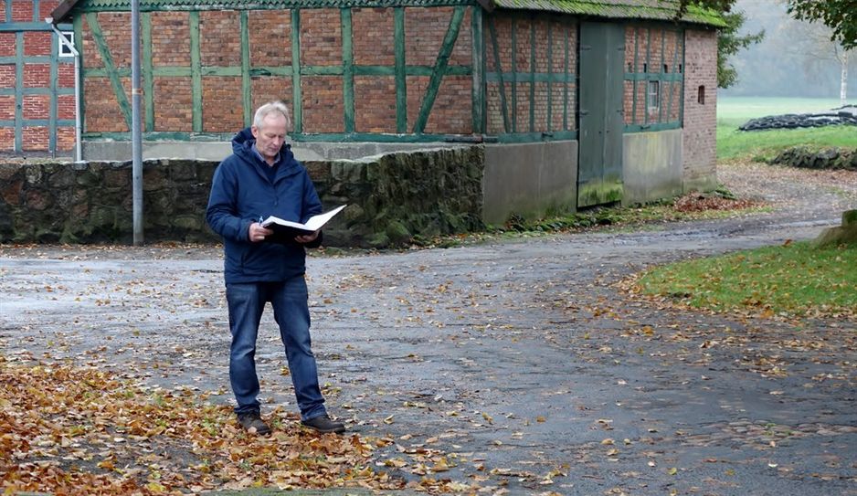 Die Pläne sind fertig. Für Ortsvorsteher Gerhard Hillmann haben die Sanierung der Hörnestraße und die Erneuerung des Regenwasserkanal höchste Priorität. Foto: khe