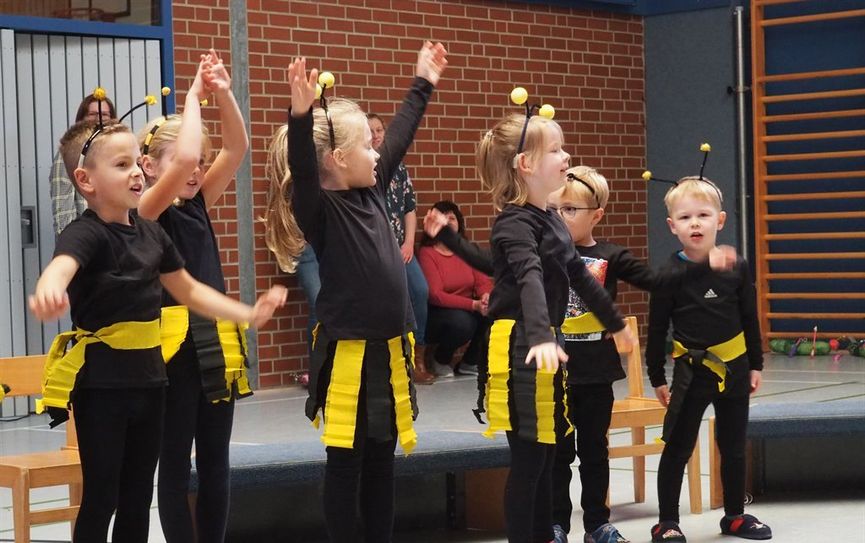 Beim Biene Maja Tanz konnten die Kinder ihre selbstgebastelten Kostüme zeigen. Foto: dcl