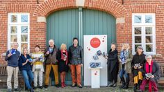 Die ständigen Worpsweder Mitglieder und Organisatorinnen des Worpsweder Kunsthandwerkermarktes vor dem Rathaus.  Foto: eb