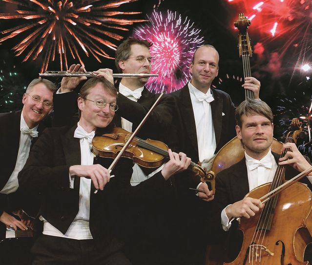 Salonmusik und Klassik, Wiener Charme und Humor - das sind die Markenzeichen des Bremer Kaffeehaus-Orchesters.  Foto: eb