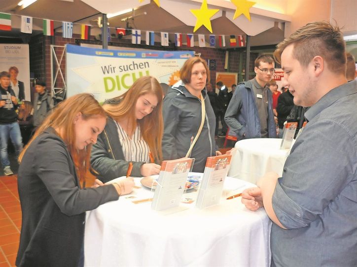 In der Hauptstelle der Berufsbildenden Schulen (Am Osterholze) findet am Freitag, 22. November wieder der Berufsorientierungstag - kurz BOT - statt.
Foto oben: Archiv/unten: jm