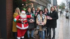 Die InhaberInnen und MitarbeiterInnen der teilnehmenden Geschäfte freuen sich auf viele glückliche Kunden in der Weihnachtszeit.  Foto: eb