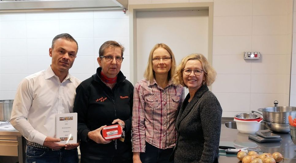 Halten 117 Antworten für gutes Essen bereit: Daniel Breiding, Marianne Thoden, Doris Weha und Christel Droste-Meyer (v. li.).  Foto: eb