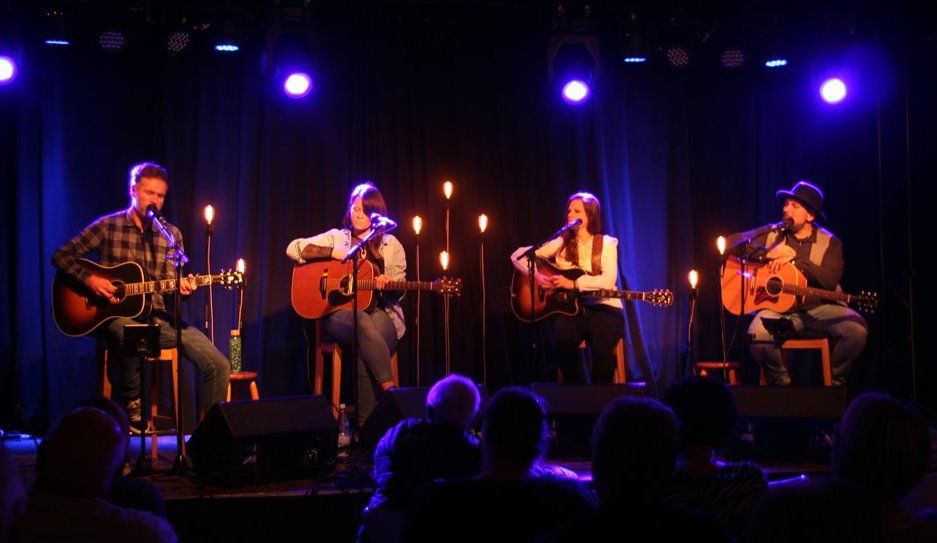 Einen emotionalen Abschluss der Konzertreihe „Zwischen den Stühlen“ bildetet die Veranstaltung unter dem Motto „Songs for Bluebird“ mit den Singer/Songwritern Ben Moske, Du Herr Lampio, Inga Wehnert und Ann Doka. Foto: fr