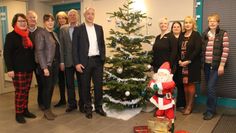 Gemeinsam für einen harmonischen Weihnachtsmarkt bei hoffentlich gutem Wetter. Angela und Klaus Grötschel (Hammeforum), Carolin Novak (Stadtwerke Osterholz), Regine Schäfer (Hammeforum), Manfred Heydeck und Andreas Schaefer (Lions), Martina Behnke (Sparkasse), Anja Voigt (Förderkreis Kirche), Bürgermeisterin Susanne Geils und Marina Wähnke (Förderkreis Kirche).   Foto: sr