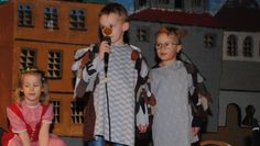 Bei der Adventsfeier im Hollener Dörphuus erfeuten sich Jung und Alt an den Aufführungen der Kinder und Jugendlichen. Foto: dcl