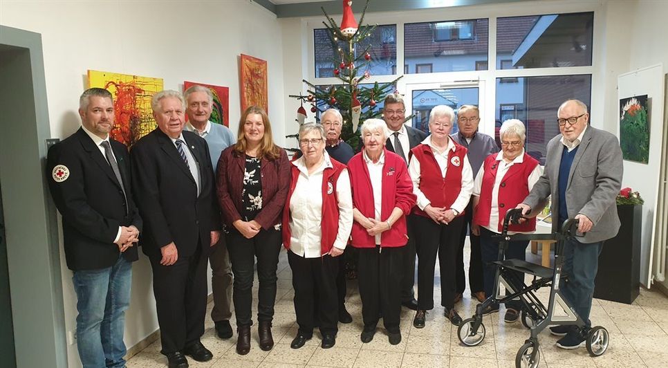 Stellvetretender Vorsitzender Christian Joswig, Stv Ortsb. Schw. Fritz Humborg, Otto Niebank, Stv Ortsb Nk Susanne Geils, Bärbel Niebank, Winfried Jonas, Gerda Matzat, Vorsitzender Tammo Löffler, Susanne Joswig, Klaus Haststedt, Hanna Hastedt, Hans-Jürgen Joswig (v li.)  Foto: eb